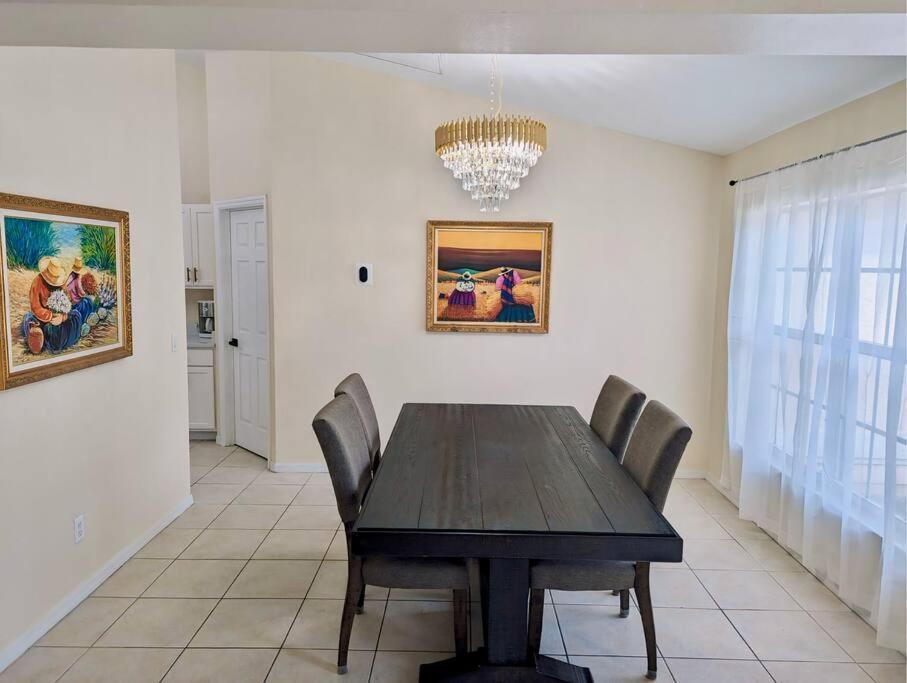Spacious Family Retreat - Pet Friendly เวโรบีช ภายนอก รูปภาพ